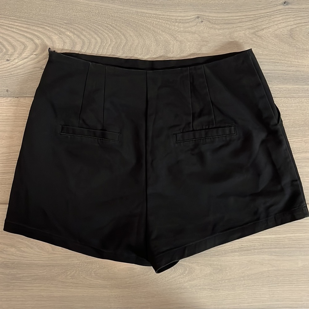 Lulu’s Shorts - Picture 6 of 6